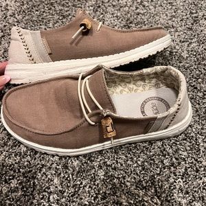 Hey Dude Wendy Slip-On Shoes in Natural Clay size 6